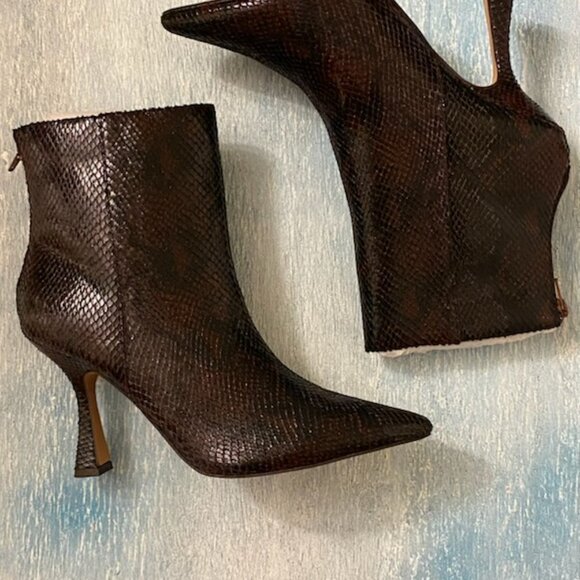 NWT GABRIELLE UNION (SETBACK HEEL BOOTIE)) - Picture 11 of 11